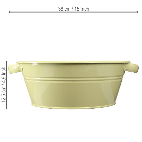 Hellgrüne Metallwanne mit Griffen, Breite 38 Zentimeter, Höhe 12,5 Zentimeter.