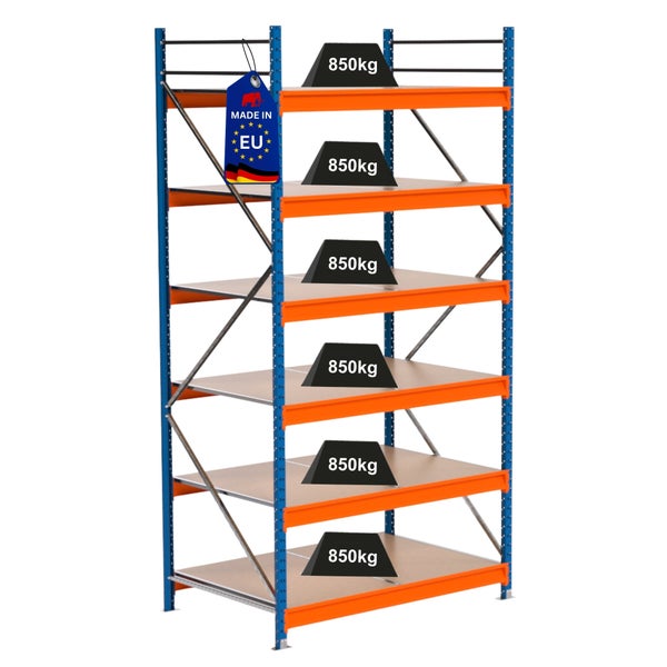 Belastbares Lagerregal mit sechs Ebenen und einer Traglast von 850 Kilogramm pro Ebene. Das Regal trägt ein Made in EU Siegel.