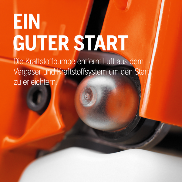 Nahaufnahme der Kraftstoffpumpe einer Kettensäge.