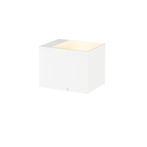 Kubische, weiße Wandleuchte für den Außenbereich