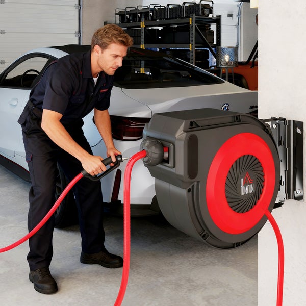 Detailansicht eines Wäschekorbs aus Bambus mit Stoffeinsatz