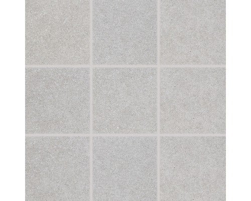 Neun graue Fliesen mit leicht strukturierter Oberfläche