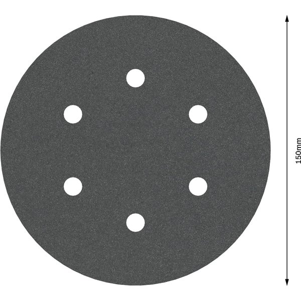 Frau schleift Holz mit einem Exzenterschleifer in einer Werkstatt.