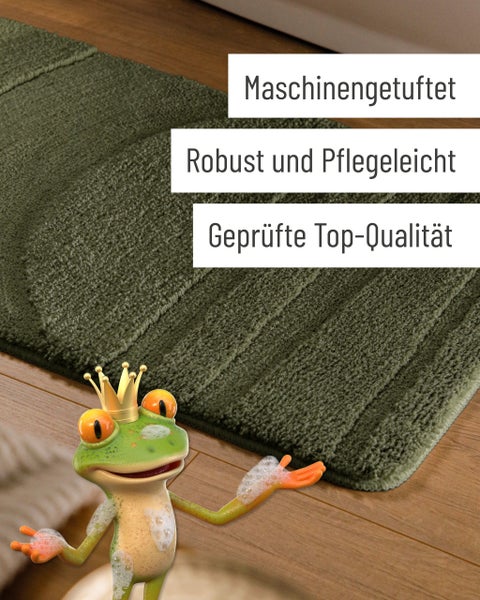 Grüne maschinengetuftete Badmatte mit Struktur auf Holzboden und Froschfigur mit Krone. Robust, pflegeleicht und geprüfte Qualität.