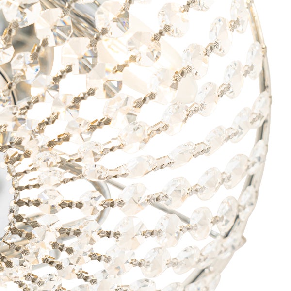 Detailaufnahme einer Kristall-Deckenleuchte