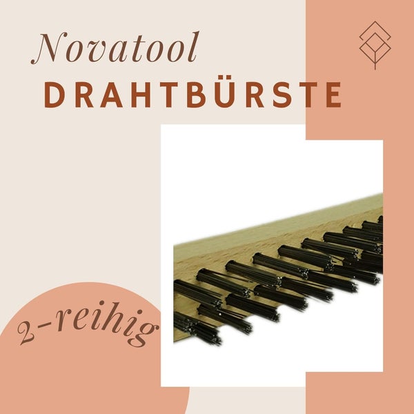 Novatool Logo, zwei-reihige Drahtbürste mit Holzgriff und Stahlborsten.