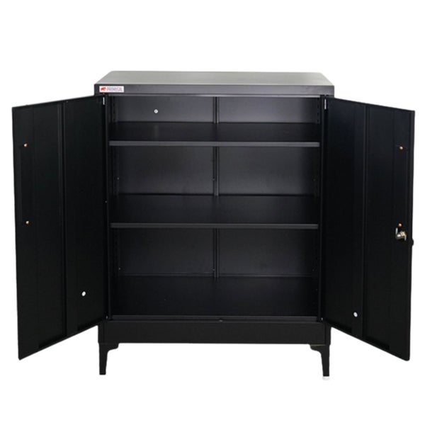 Geöffneter Werkzeugschrank mit Regalen