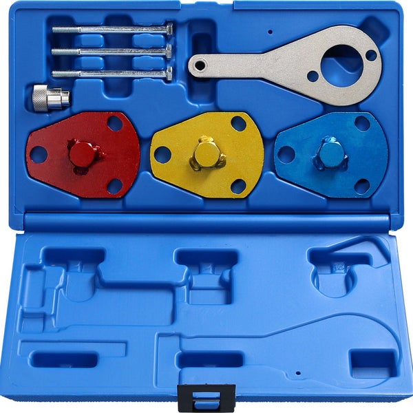 Werkzeugsatz zur Motorreparatur in blauem Koffer