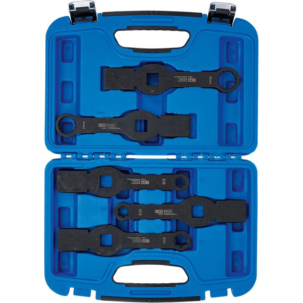 Werkzeugsatz mit Maulschlüsseln in blauem Koffer