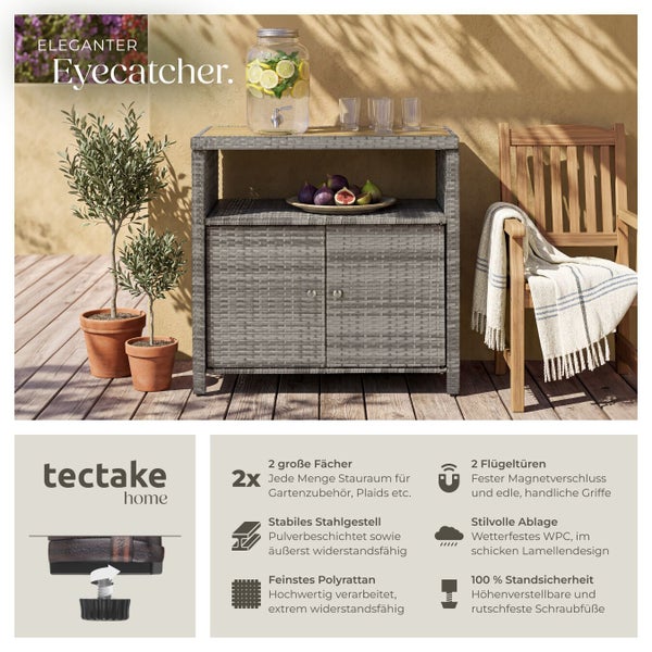 Moderner Gartenschrank aus Polyrattan mit zwei Türen und WPC-Ablage auf einer hellen Terrasse mit Olivenbäumen und Holzstuhl.