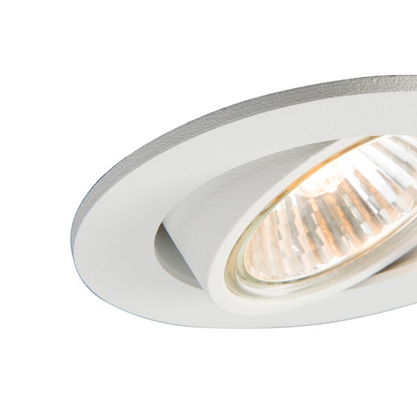 Schwenkbarer Einbaustrahler aus Metall in Weiß, runde Form für die Deckenmontage.