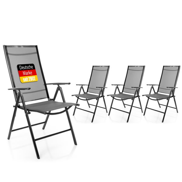 Vier graue Gartenstühle, davon einer mit dem Siegel Deutsche Marke seit 2002