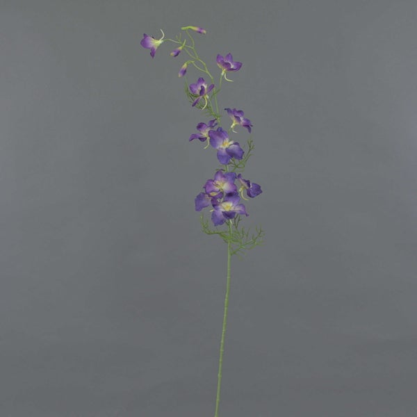 Künstlicher Rittersporn Zweig in Violett mit mehreren Blüten und Knospen.