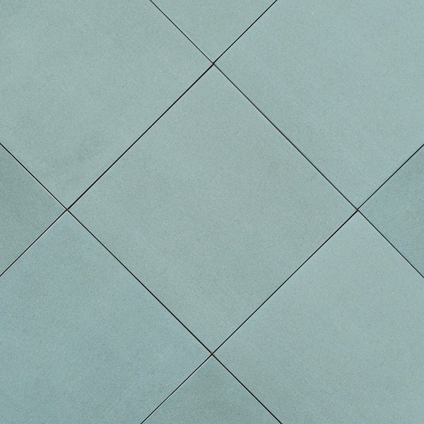 Quadratische Bodenfliesen in diagonaler Verlegung als Bodenbelag für den Innenbereich.