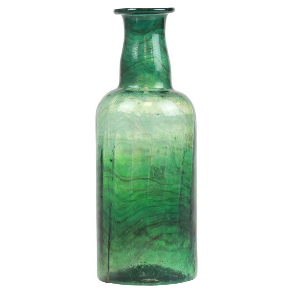 Dekorative Vase aus grünem Glas mit Wirbelstruktur und sichtbaren Lufteinschlüssen in Flaschenform.