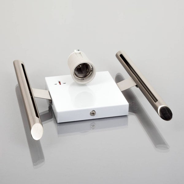 Deckenleuchte mit zwei Strahlern und Fassung