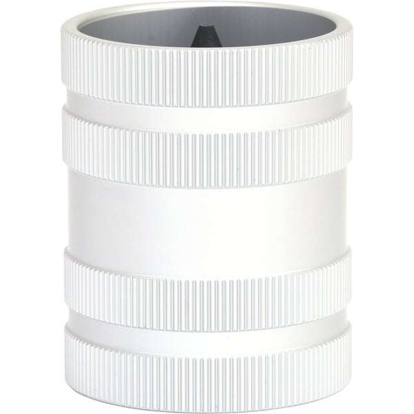 Handwerker schneidet Stein mit Winkelschleifer