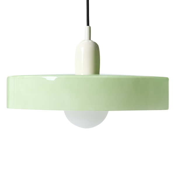 Runde, glänzende Pendelleuchte in Mintgrün mit schwarzem Kabel und sichtbarem Leuchtmittel.
