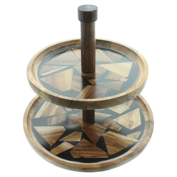 Zweistöckige Etagere aus Holz mit geometrischem Mosaikmuster in dunklem Harz.