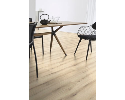 Nahaufnahme eines dekorativen Kissens mit Quasten