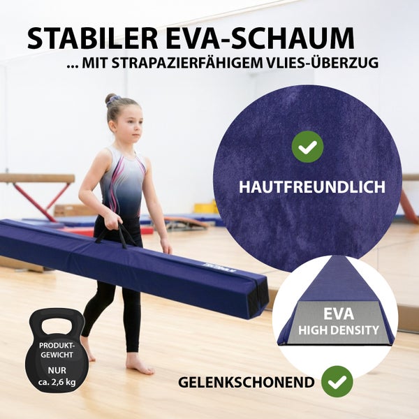 Hell gestalteter Badezimmerbereich mit Handtüchern auf einem Regal, an einer Hakenleiste und in einem Weidenkorb sowie Karat Logo und Oeko-Tex Siegel.