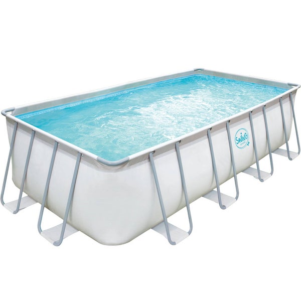 Rechteckiger Pool mit Stahlrahmen und Wasser