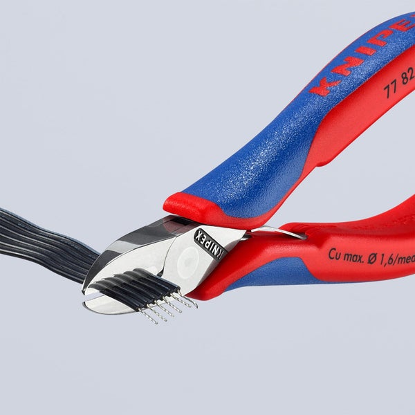 Knipex Seitenschneider schneidet Kabel
