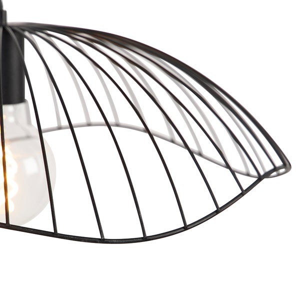 Detailaufnahme einer Pendelleuchte mit Drahtschirm