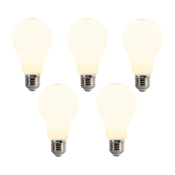 Fünf LED-Leuchtmittel E27 in Birnenform mit mattem Glas.