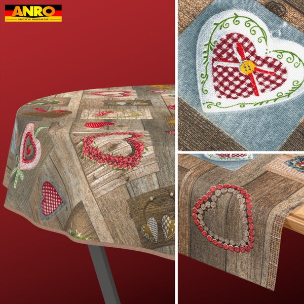 Tischdecke in Holzoptik mit verschiedenen Herzmotiven wie Karomuster und Blumenherzen. Inklusive ANRO Logo.