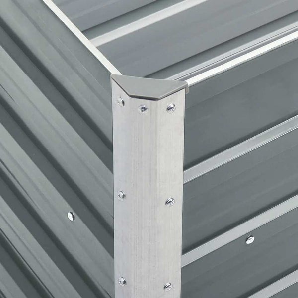 Detailansicht der Eckverbindung eines Hochbeets aus Wellblech mit einem Eckprofil aus Aluminium und einer Schutzkappe aus Kunststoff.