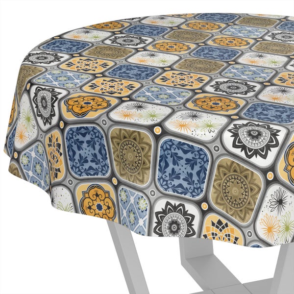 Runde Wachstischdecke mit Kachelmuster und floralen Motiven.