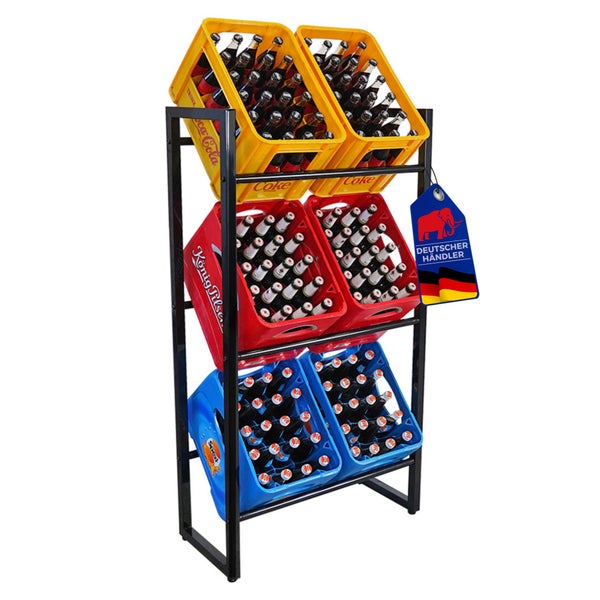 Getränkeregal mit gelben, roten und blauen Getränkekisten