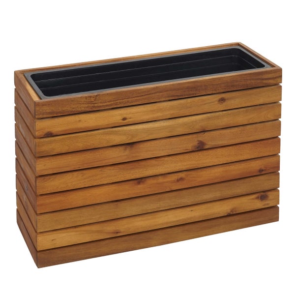 Rechteckiger Blumenkasten aus Holzlamellen mit schwarzem Kunststoffeinsatz.