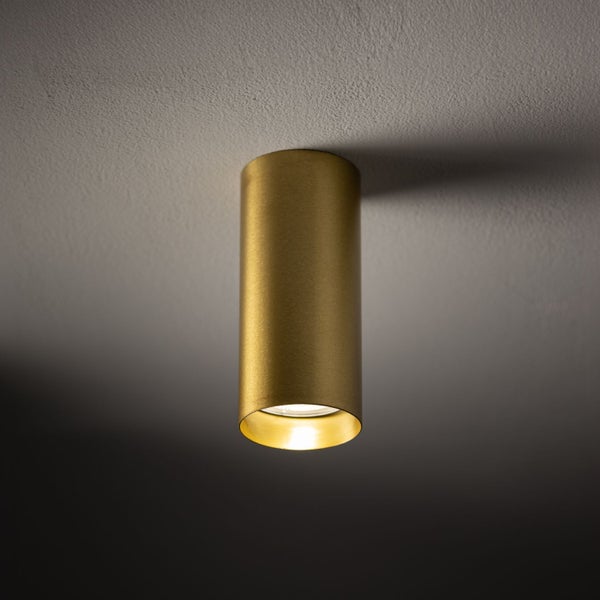 Zylindrische Deckenleuchte an der Decke montiert