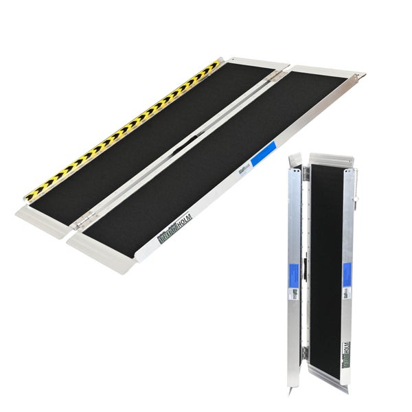 Tragbare, klappbare Rollstuhlrampe aus Aluminium.