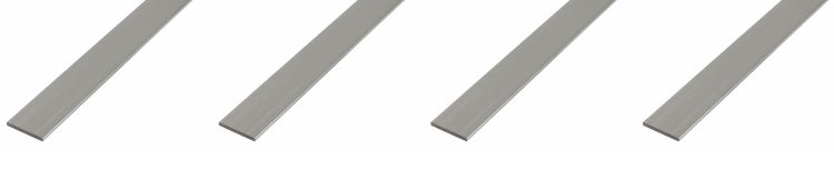 Vier flache Metallschienen aus Aluminium zur vielseitigen Verwendung im Handwerk und Heimwerkerbereich.