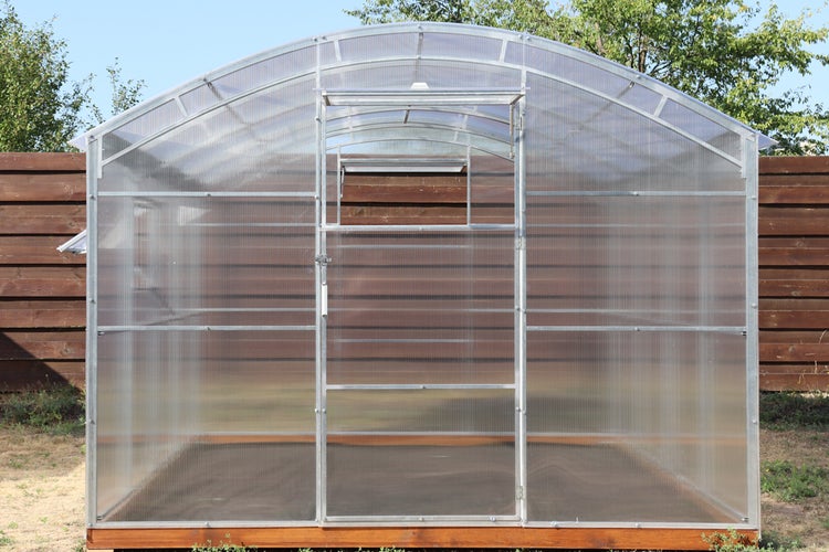 Gewächshaus mit Polycarbonatplatten und Stahlrahmen