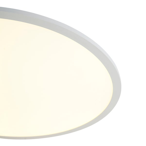 Runde LED-Deckenleuchte mit flachem Profil und warmweißem Licht.