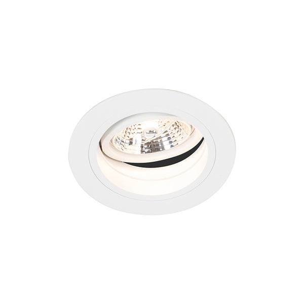 Schwenkbarer runder Einbaustrahler in Weiß mit eingesetztem Leuchtmittel.