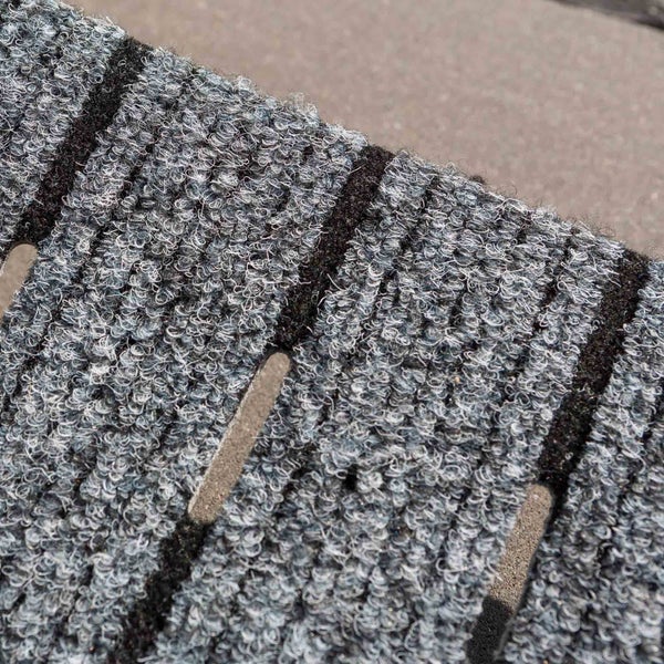 Detailaufnahme einer Fußmatte mit Schmutzfang