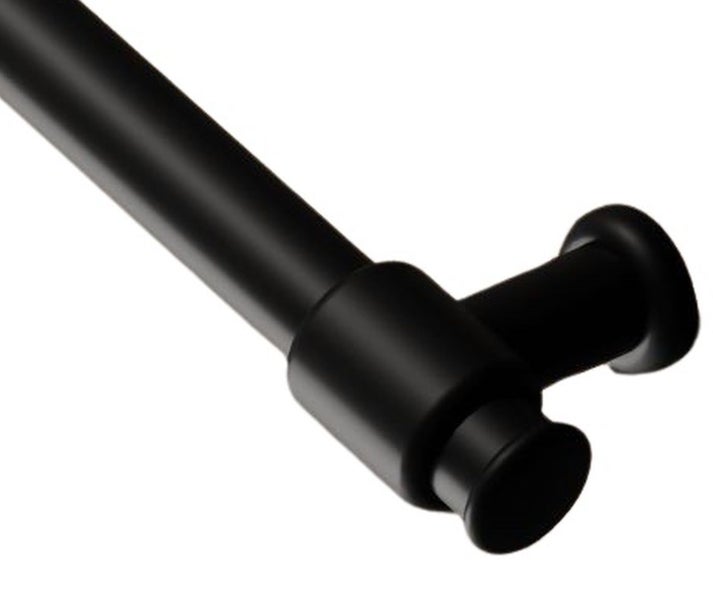 Detailaufnahme einer schwarzen Duschstange mit Halterung