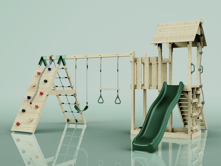 Spielplatz mit Kletterwand, Schaukel und Rutsche aus Holz
