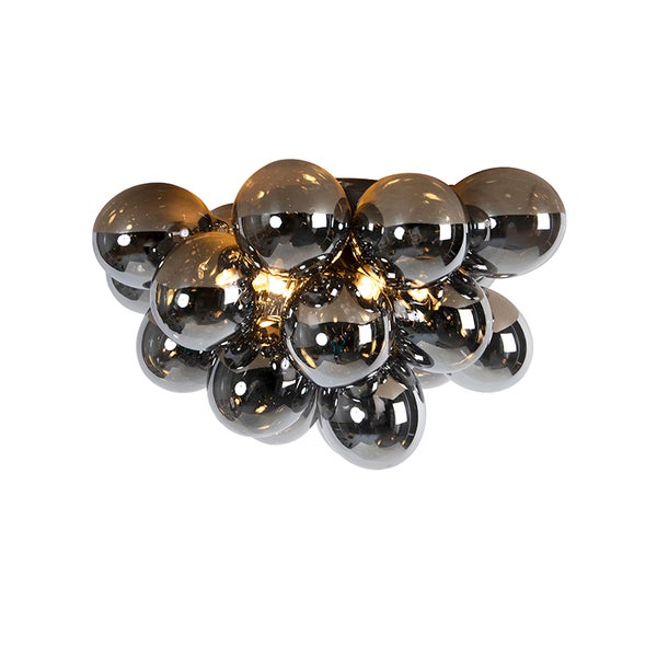 Deckenleuchte mit kugelförmigen Lampenschirmen