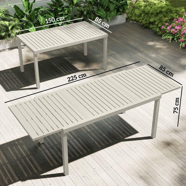 Ausziehbarer Gartentisch mit Latten-Optik, Länge 150 bis 225 Zentimeter, Breite 85 Zentimeter, Höhe 75 Zentimeter auf einer Terrasse.