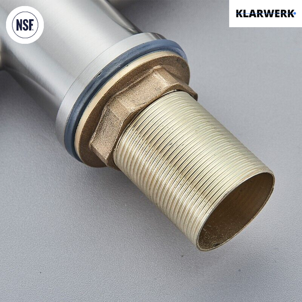 Klarwerk Armaturenanschluss mit Messinggewinde, Mutter und NSF-Zertifizierung. Klarwerk Logo.