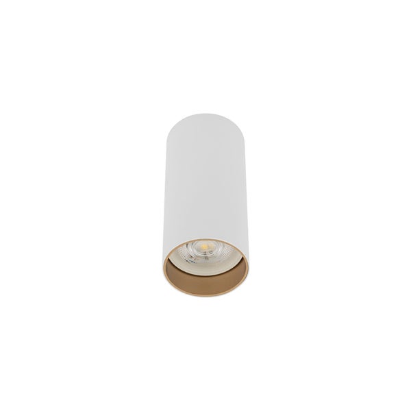 Zylindrischer weißer Deckenstrahler mit goldfarbenem Innenring und sichtbarem LED Leuchtmittel.