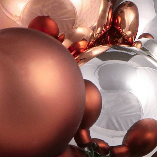 Dekoration mit Weihnachtskugeln