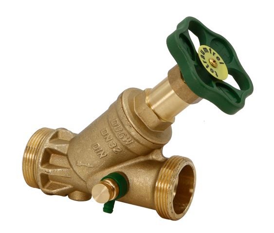 Schrägsitzventil aus Messing, Nennweite 32, mit Entleerung und grünem Handrad.