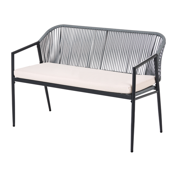 Moderne Zweisitzer-Gartenbank mit schwarzem Metallgestell, grauem Seilgeflecht und beigem Sitzkissen.